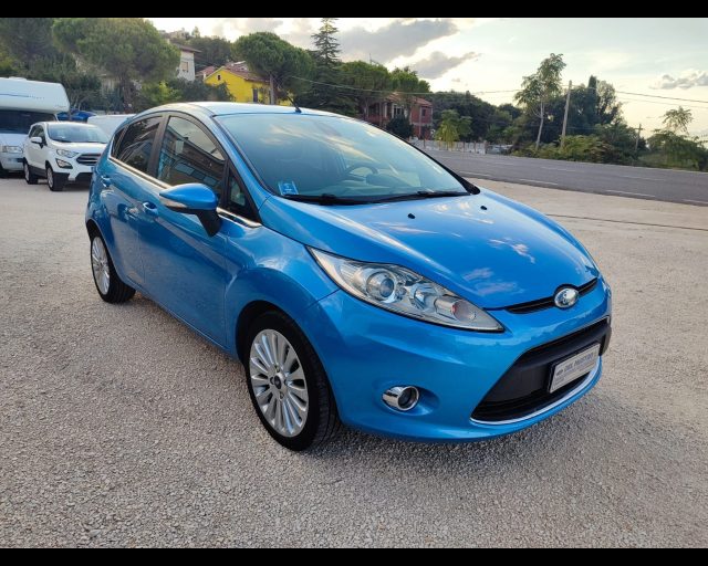 FORD Fiesta 1.4 TDCi 68CV 5 porte Titanium 