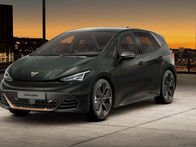 CUPRA Born Verde pastello