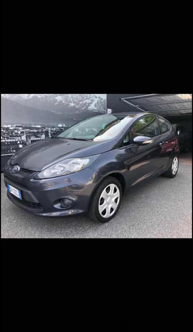 FORD Fiesta Grigio scuro pastello