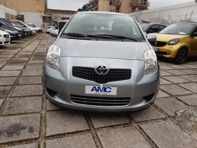 TOYOTA Yaris Grigio metallizzato