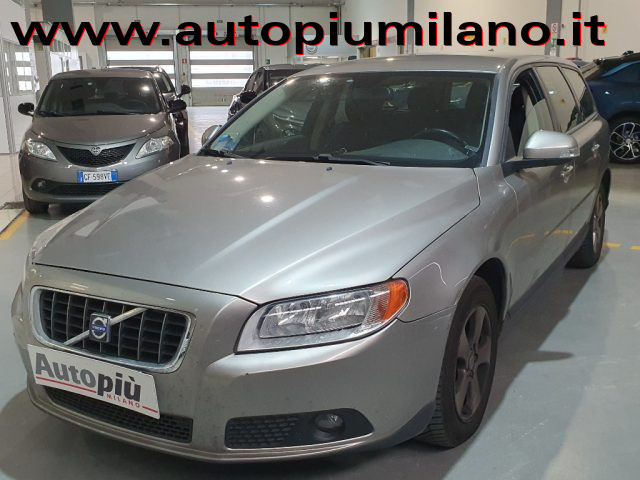 VOLVO V70 D3 Momentum 