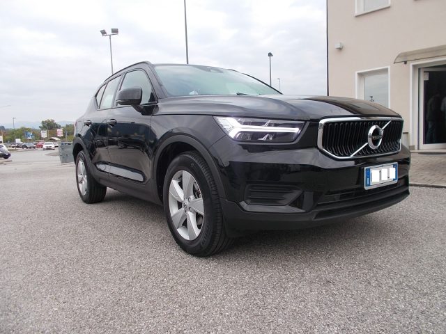 VOLVO XC40 T2 Geartronic Momentum Core 