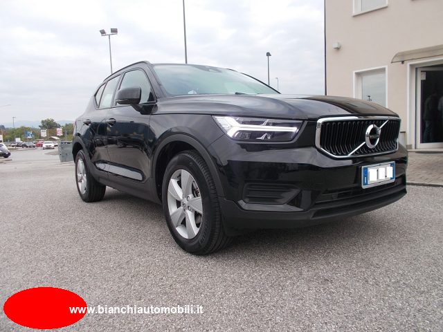 VOLVO XC40 T2 Geartronic Momentum Core 