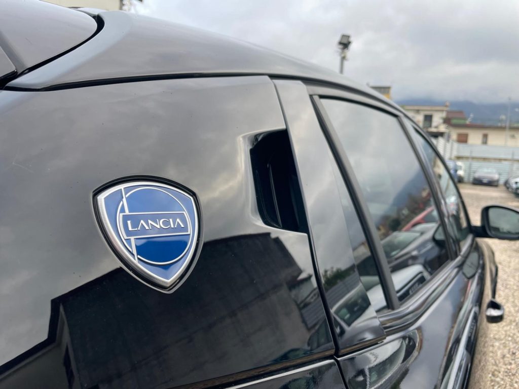 LANCIA Ypsilon Hybrid e-DCT LX - 8