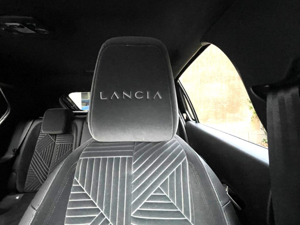 LANCIA Ypsilon Hybrid e-DCT LX - 12