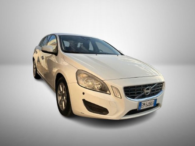 VOLVO V60 D2 1.6 Momentum 