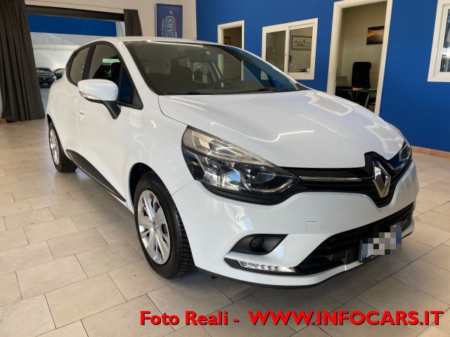 RENAULT Clio Bianco pastello