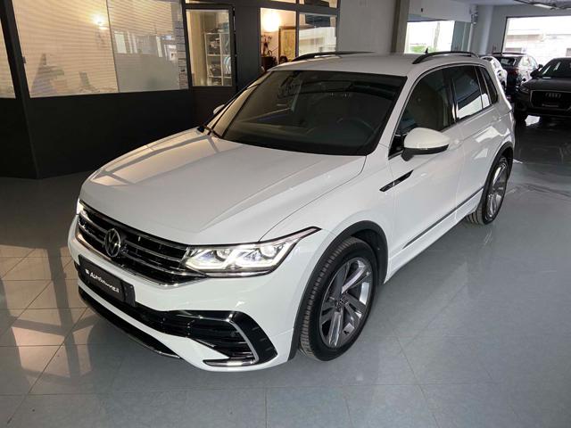 VOLKSWAGEN Tiguan 2.0 TDI 150 CV SCR DSG R-Line LUCI AMBIENTE 