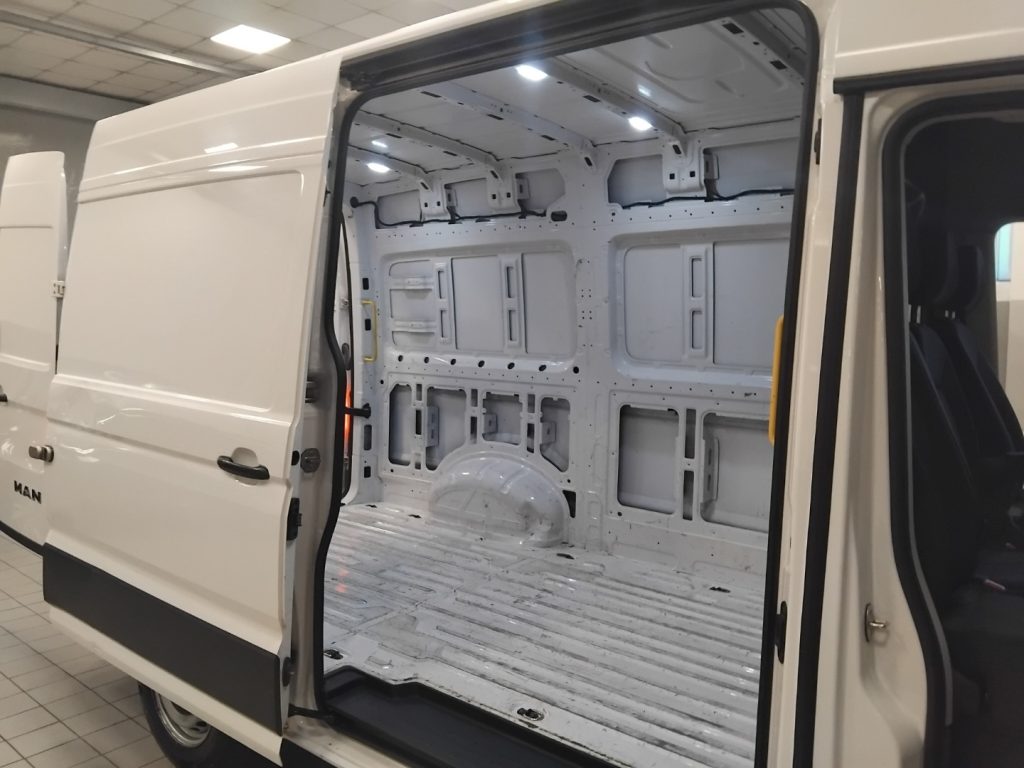 MAN TGE 2.0 TDI 3,5 T L1H2 FWD 6MT L.D. - 18