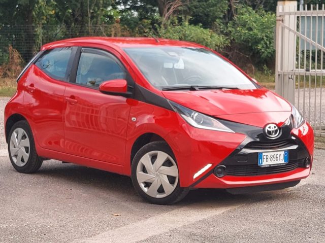 TOYOTA Aygo Rosso pastello