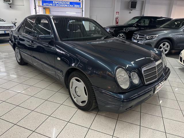 MERCEDES-BENZ E 200 Blu metallizzato