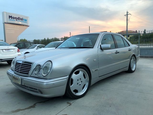 MERCEDES-BENZ E 55 Argento metallizzato