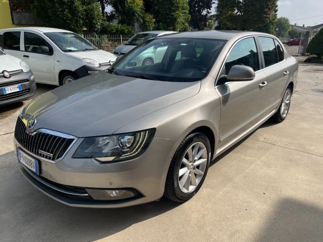 SKODA Superb 1.6 TDI CR Ambition GreenLine NAVI SENSORI 