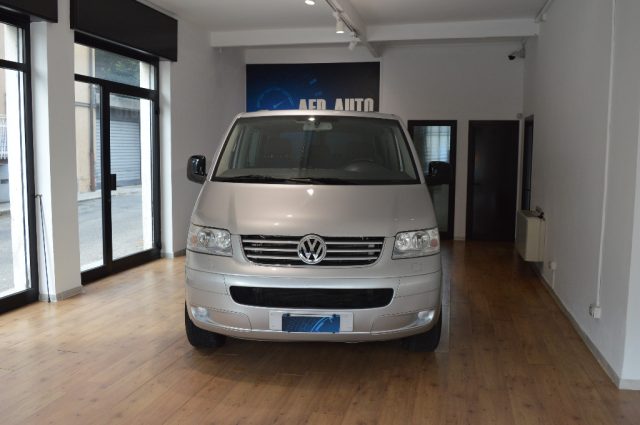 VOLKSWAGEN Caravelle 2.5 TDI/131CV Tiptr. PL Comf. 