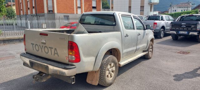 TOYOTA Hilux 3.0 D-4D 4WD 4p. Double Cab SR 