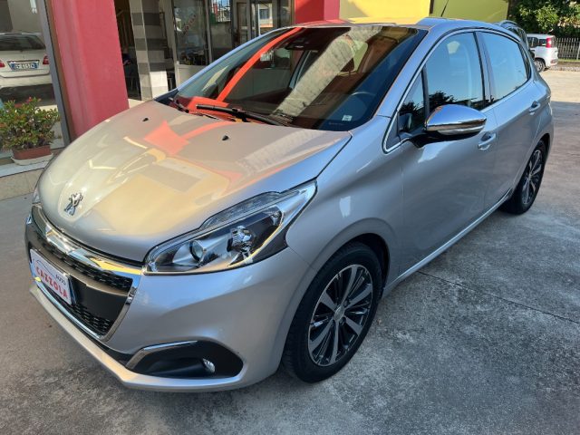 PEUGEOT 208 PureTech 82 5 porte Allure OK NEOPATENTATI NAVIGAT 