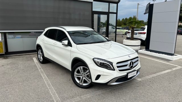 MERCEDES-BENZ GLA 200 Bianco pastello