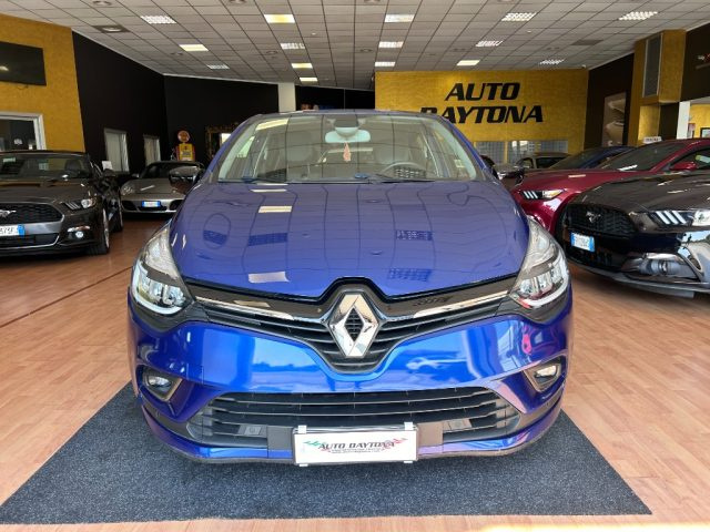 RENAULT Clio TCe 12V 90 CV 5 porte Moschino Intens 