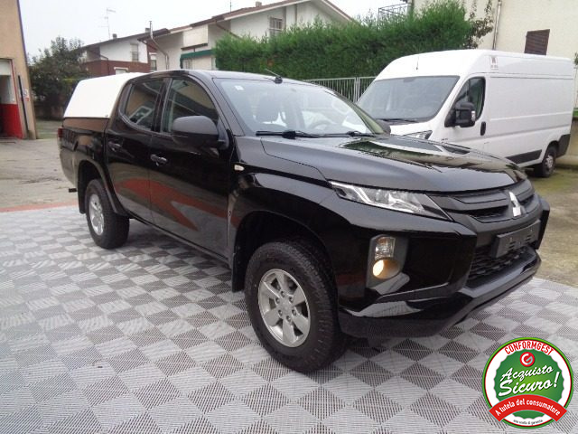 MITSUBISHI L200 Nero pastello