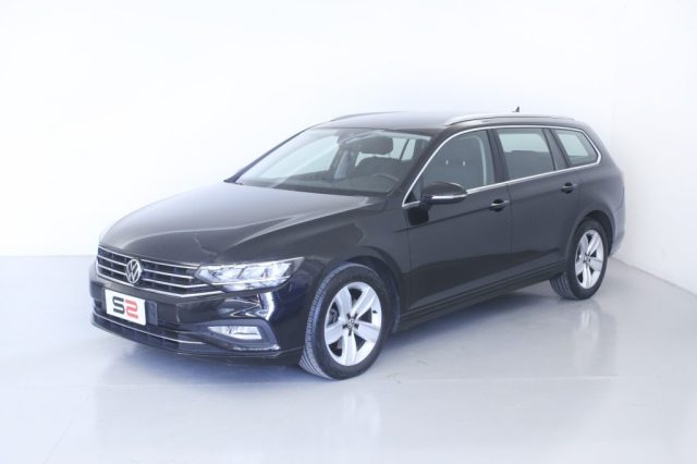 VOLKSWAGEN Passat Variant 2.0 TDI SCR EVO DSG Business Fari LED 