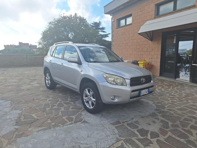 TOYOTA RAV 4 Argento metallizzato