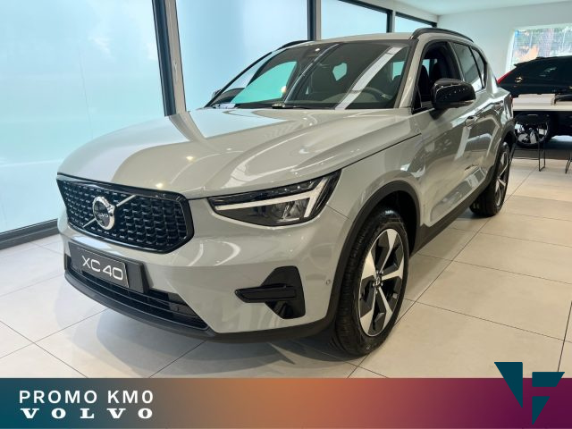 VOLVO XC40 B3 automatico Plus Dark 