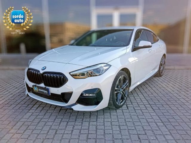 BMW 218 Bianco pastello