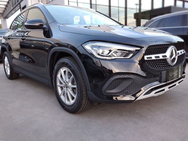 MERCEDES-BENZ GLA 200 d Automatic Business Extra 