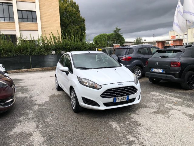 FORD Fiesta Bianco pastello