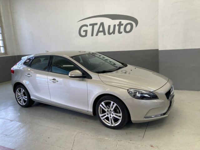 VOLVO V40 D2  Momentum 