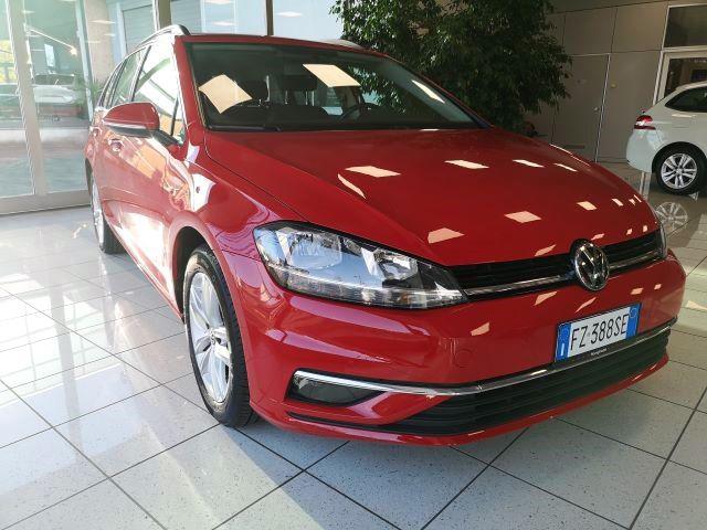 VOLKSWAGEN Golf Variant Rosso pastello