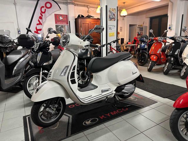 PIAGGIO Vespa GTS 300 Super Bianco pastello