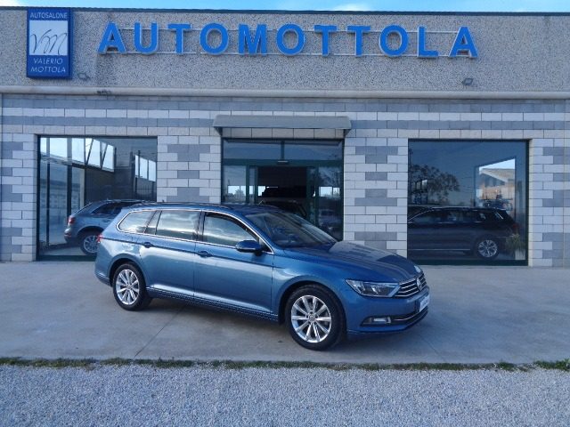 VOLKSWAGEN Passat Variant Azzurro metallizzato