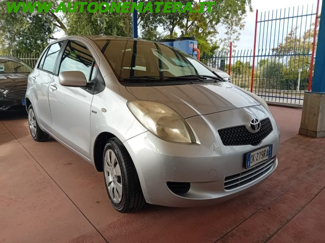 TOYOTA Yaris Argento metallizzato