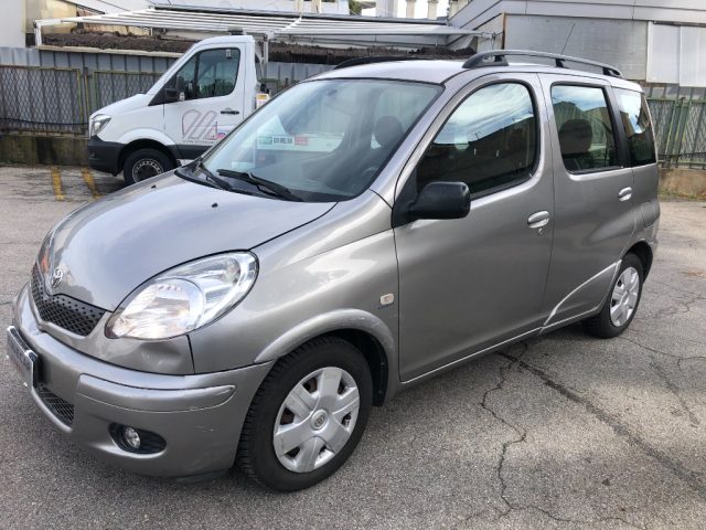 TOYOTA Yaris Verso 1.3i 16V cat Sol '03 