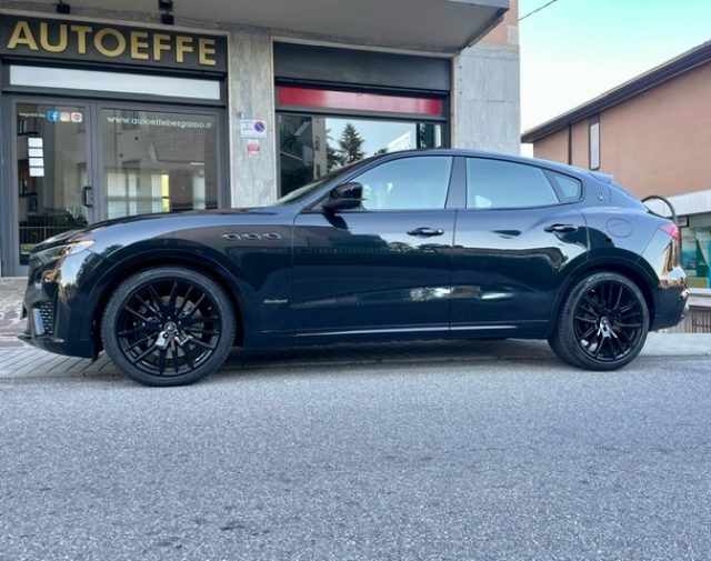 MASERATI Levante Nero metallizzato