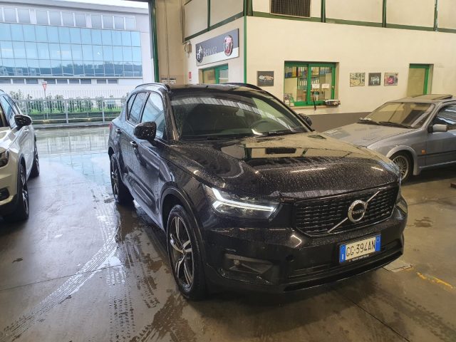 VOLVO XC40 T5 Recharge Plug-in Hybrid R-design 