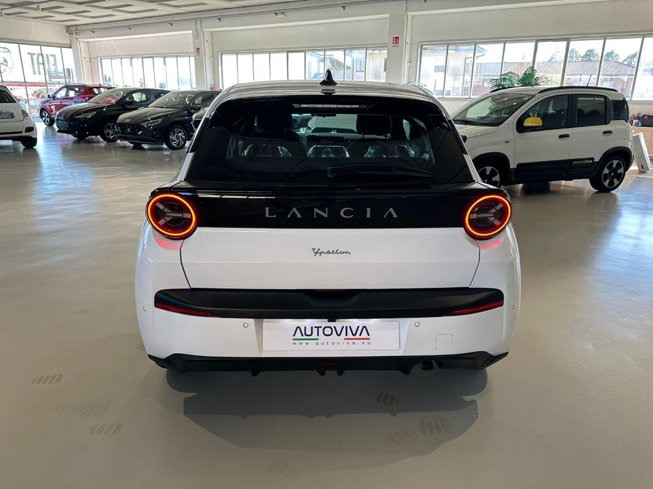 LANCIA Ypsilon Hybrid e-DCT - 9