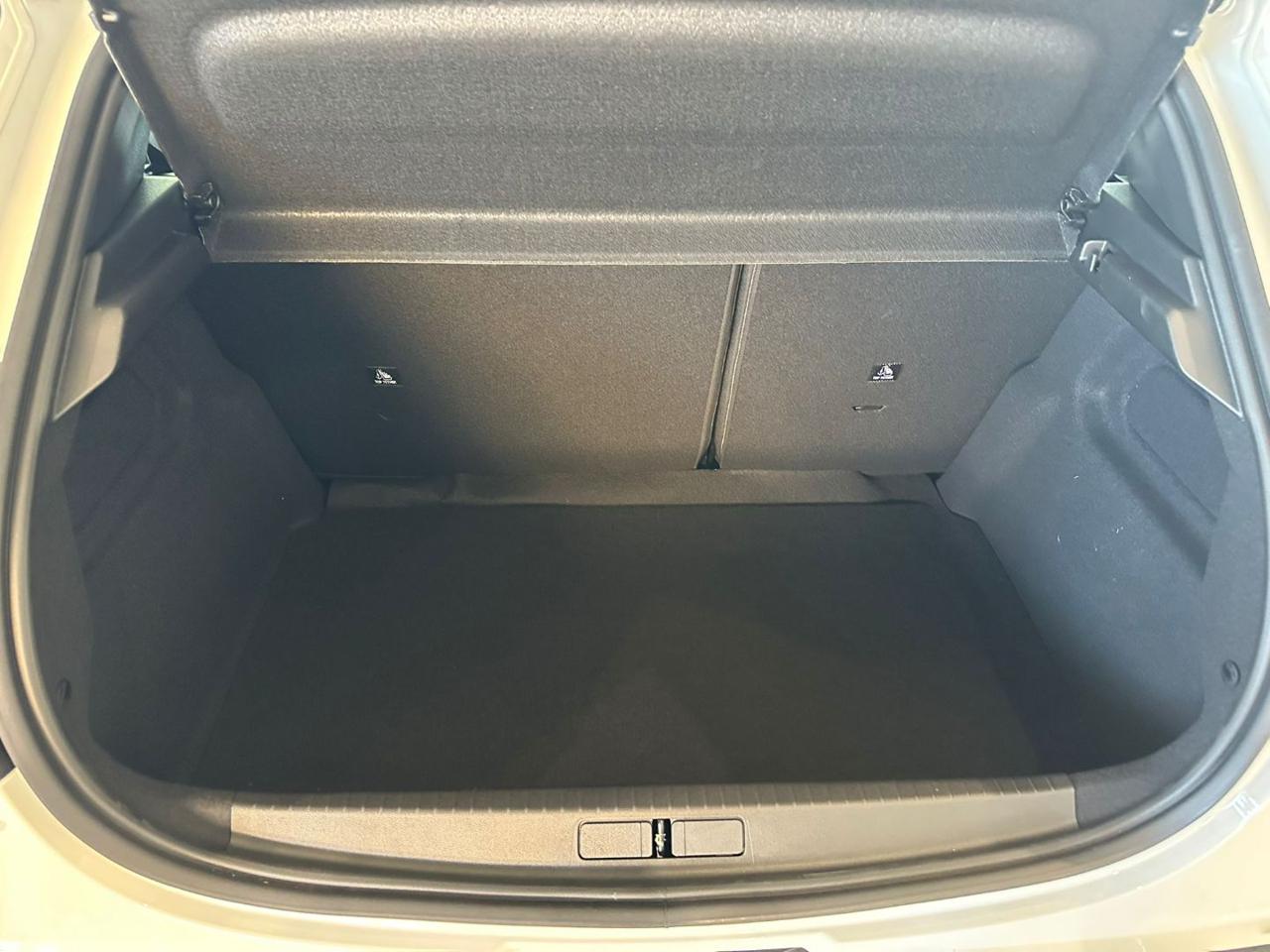 LANCIA Ypsilon Hybrid e-DCT - 12