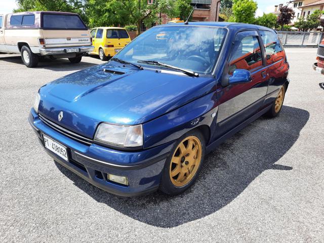 RENAULT Clio 1.8i 16V 