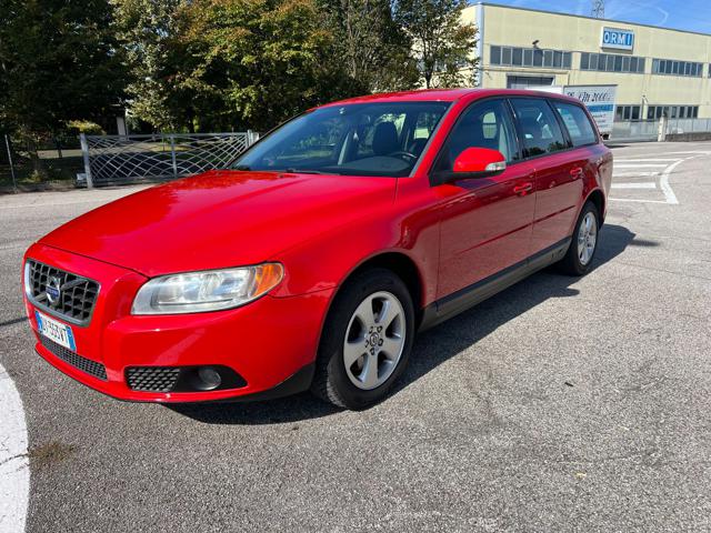 VOLVO V70 Rosso pastello