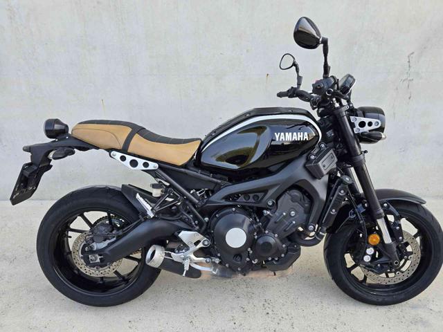 YAMAHA XSR 900 Black metallized