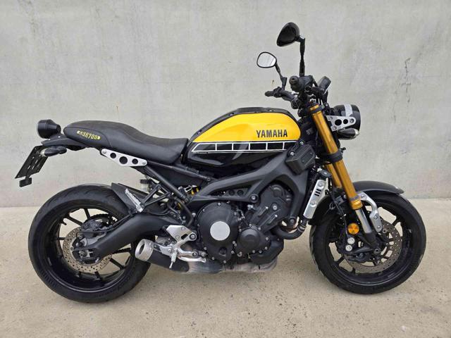 YAMAHA XSR 900 Yellow pastel