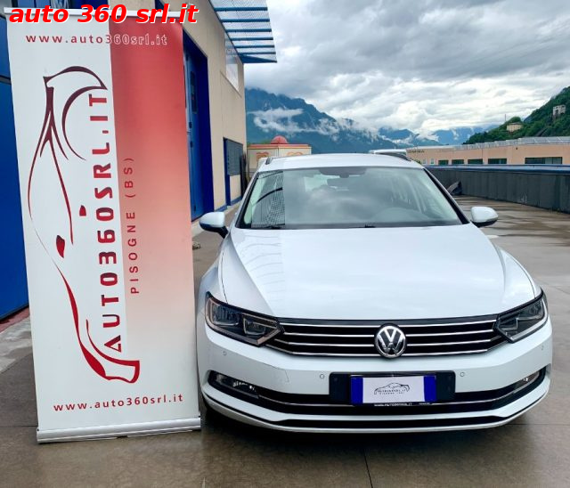 VOLKSWAGEN Passat Variant Bianco pastello