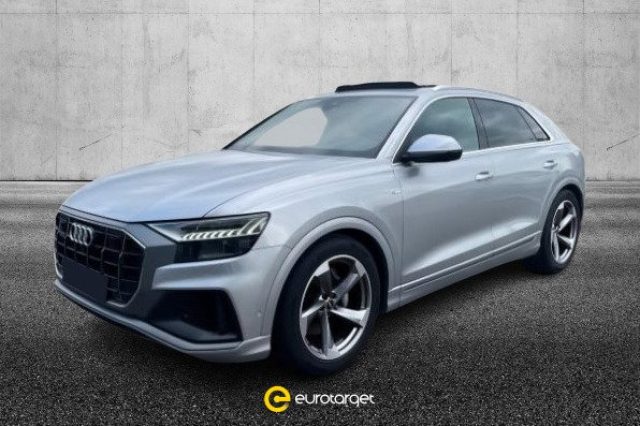 AUDI Q8 55 TFSI quattro tiptronic Sport 