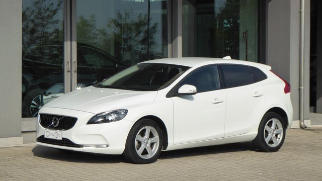 VOLVO V40 D2 