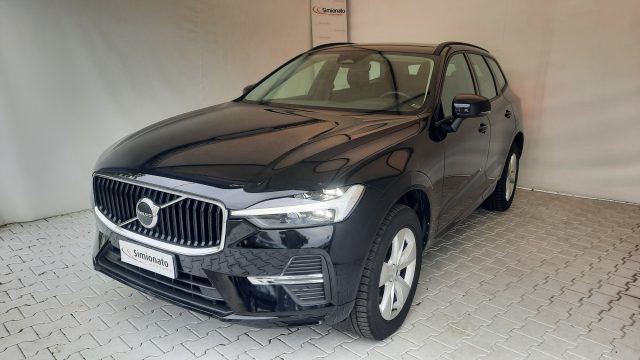 VOLVO XC60 B4 (d) AWD automatico Momentum 