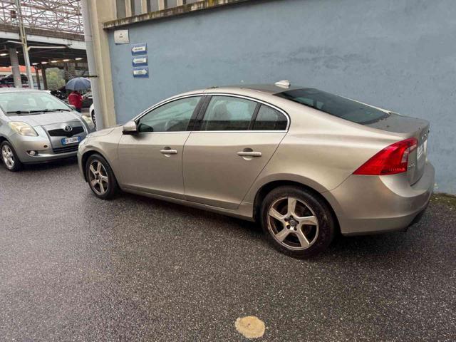 VOLVO S60 D3 Momentum 