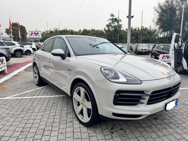 PORSCHE Cayenne Bianco pastello