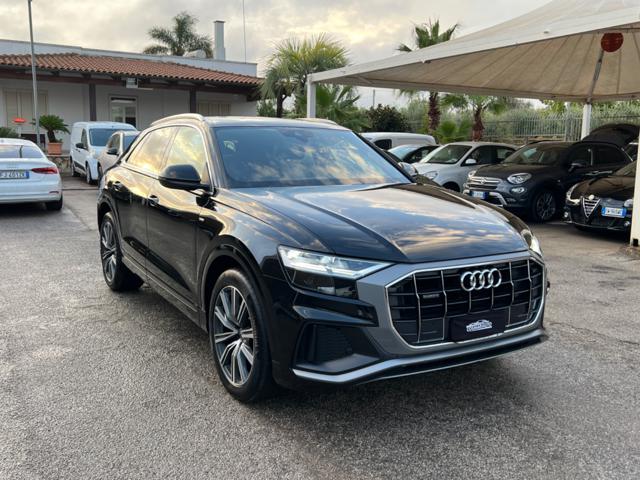 AUDI Q8 Nero metallizzato